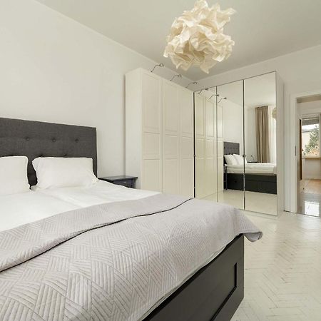 Pawlowa Stylish Apartment With Balcony & Home Office Wroclaw By Noclegi Renters Bagian luar foto