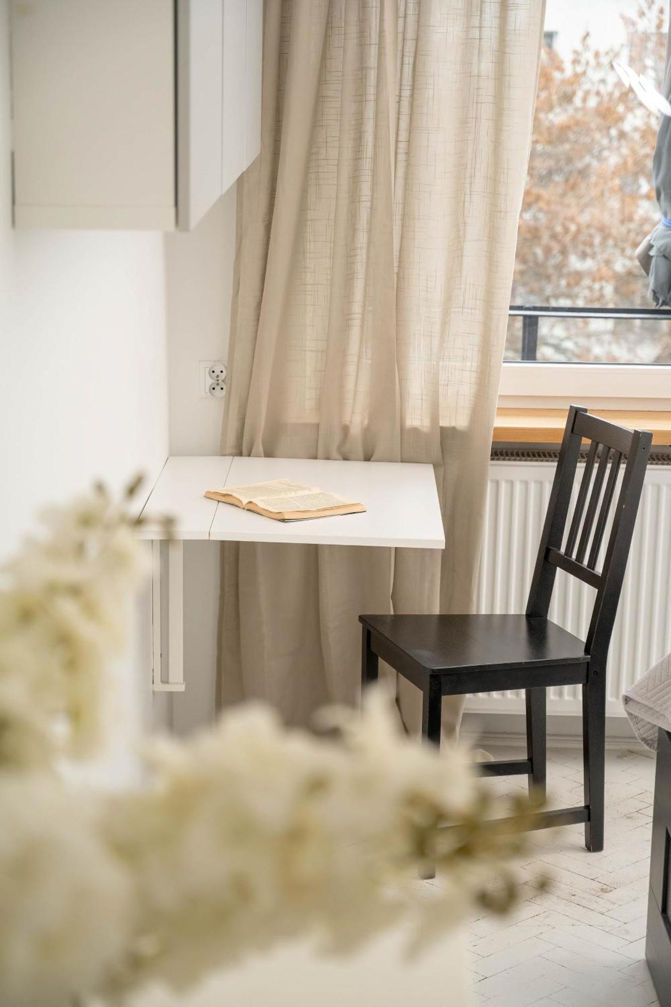 Pawlowa Stylish Apartment With Balcony & Home Office Wroclaw By Noclegi Renters Bagian luar foto